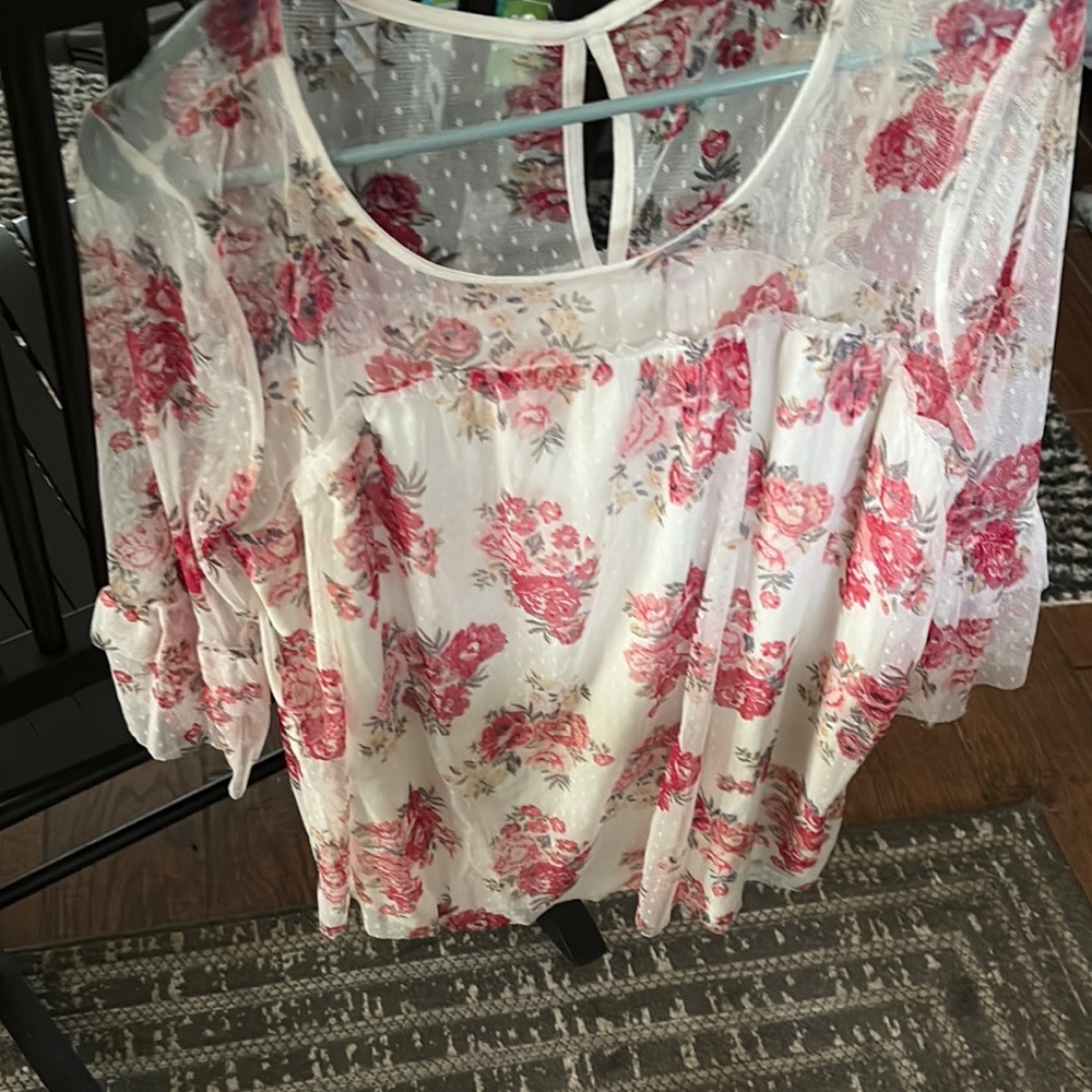 No Boundaries White and Cream Flutter Sleeve Blouse